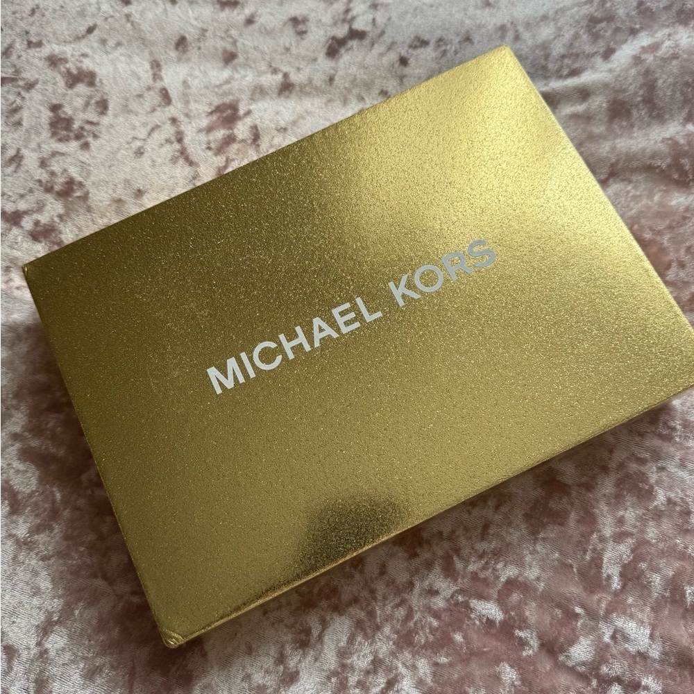 BOGO 🔥🌞Michael Kors Adjustable Belt Bag - Picture 5 of 8